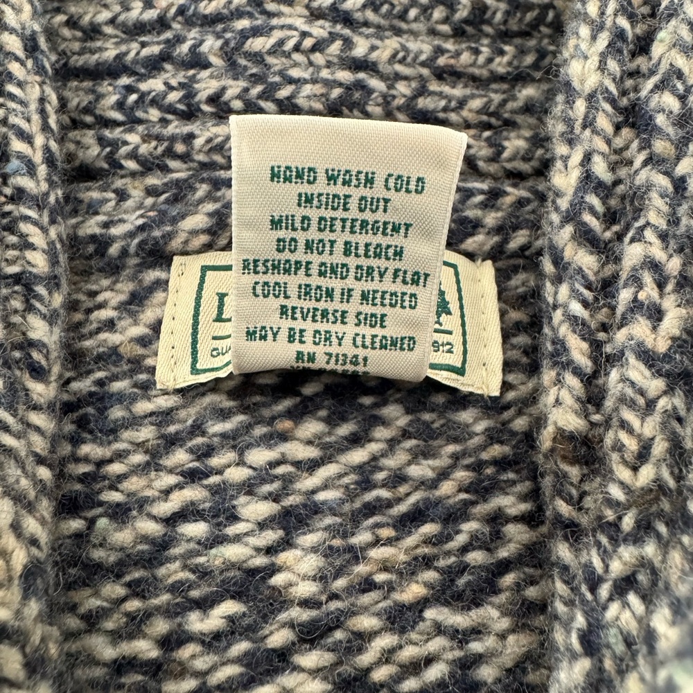 L.L. Bean Men's Blue & Cream Lambswool Sweater sz L - Picture 4 of 5